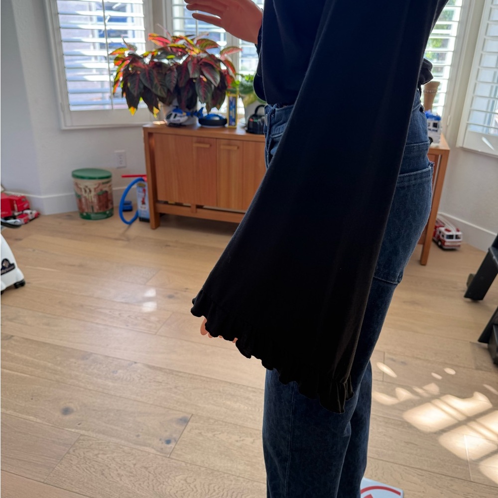 American Eagle Outfitters Black Draped V-Neck Long Sleeve Crop Top - Picture 5 of 6